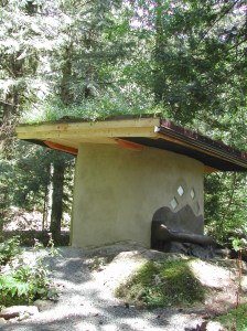 Cob bathroom at Eagles Lake